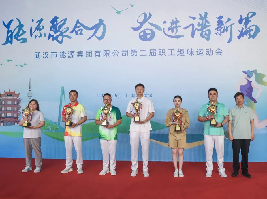 0517團體總分排名前六代表隊領獎代表合影.jpg